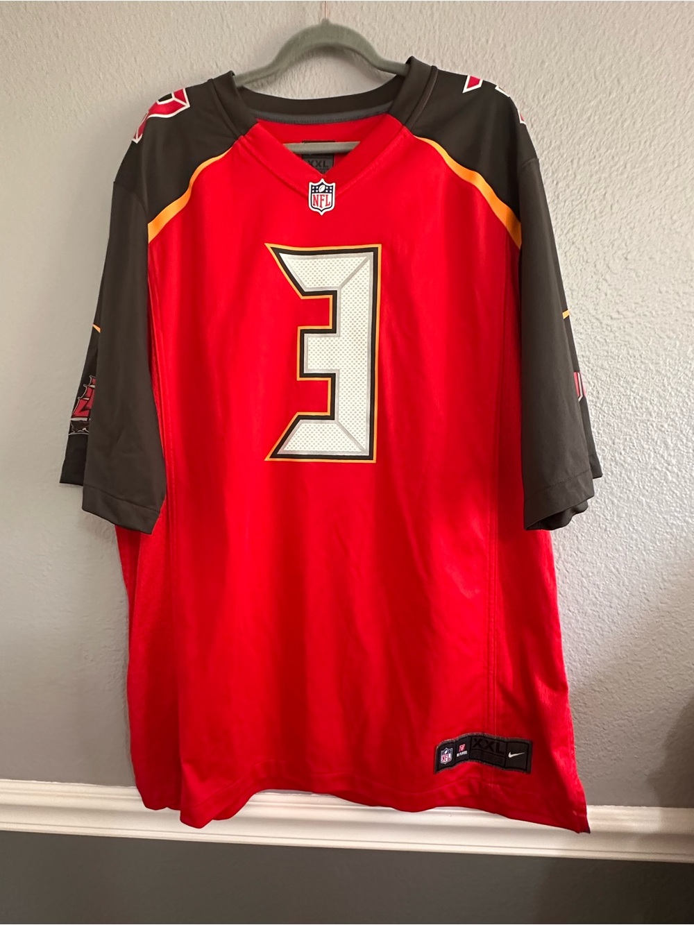 Men’s size XXL NFL Buccaneers Football Jersey with Number 3 Winston